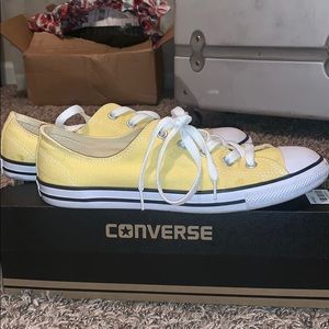 converse pastel yellow